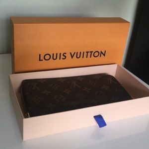 Monogram Brown Louis Vuitton Zippy Wallet!!